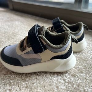 Baby infant the children’s place stylish velcro sneakers size 4